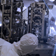 Ingenieros trabajando en la actualización de Advance LIGO en el observatorio de Hanford